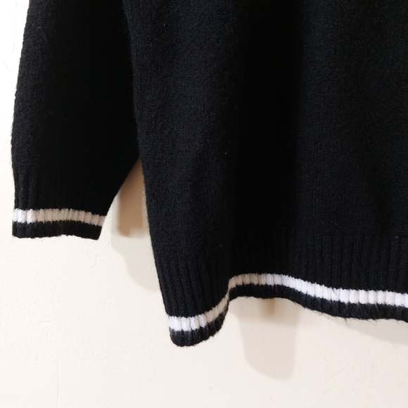 Torrid Plus Size 1X Women's Black Red Plaid Star Lips Super Soft Crew Sweater - Picture 7 of 12